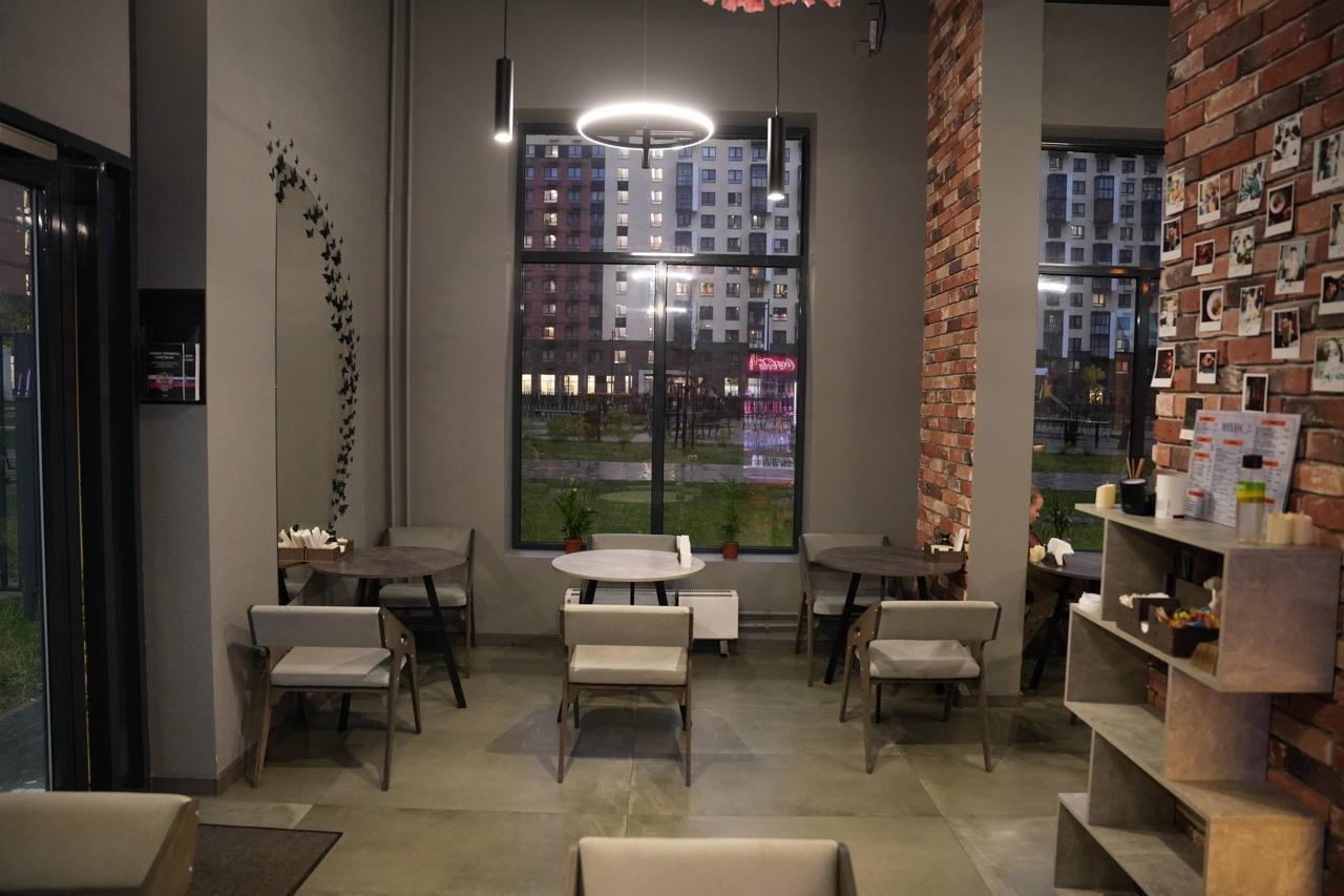 Зона для гостей с современной мебелью